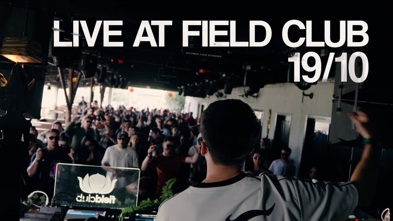 Stizi tocando no Field Club